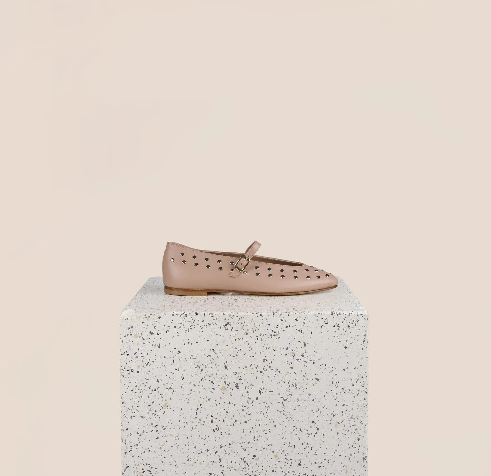 Bari Studs - Beige Nude