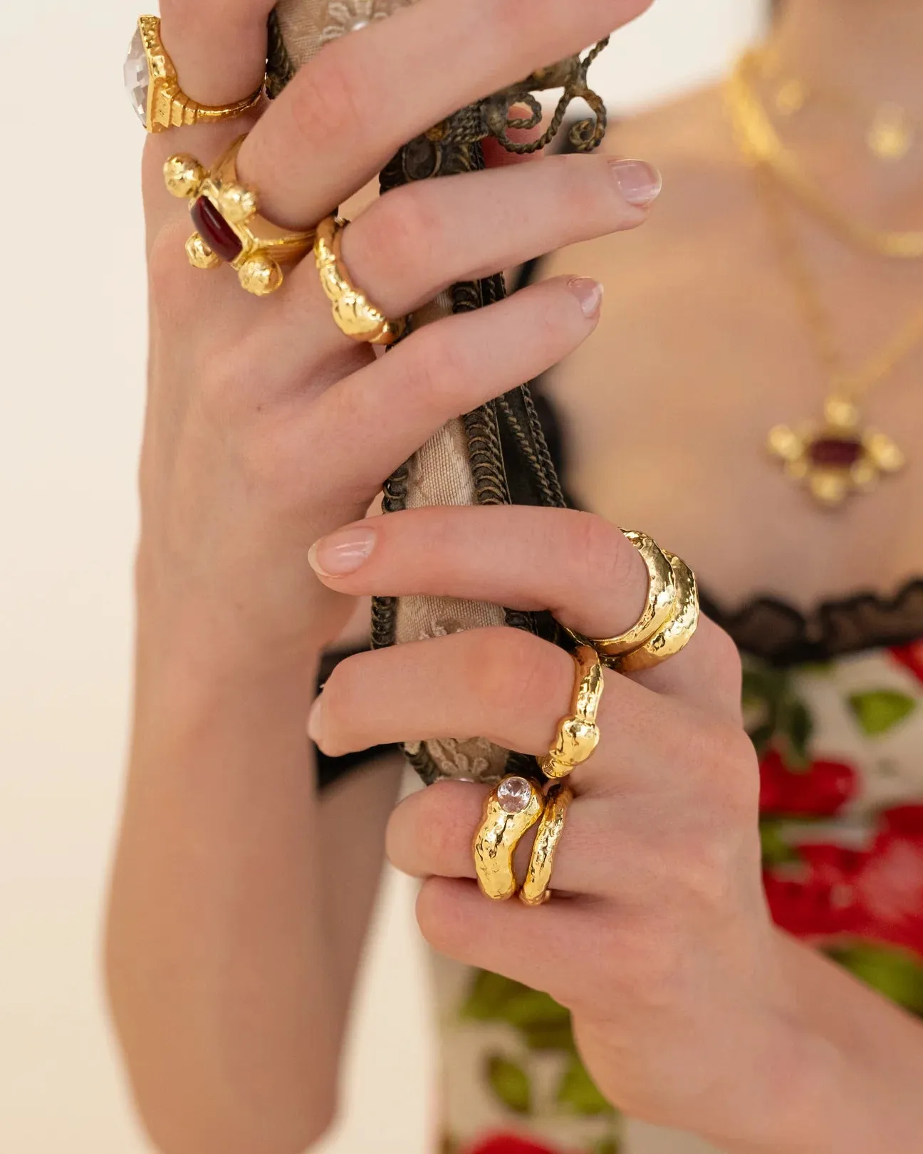 Mountain & Moon Bleecker Ring Gold Shoes_Mountain-Moon