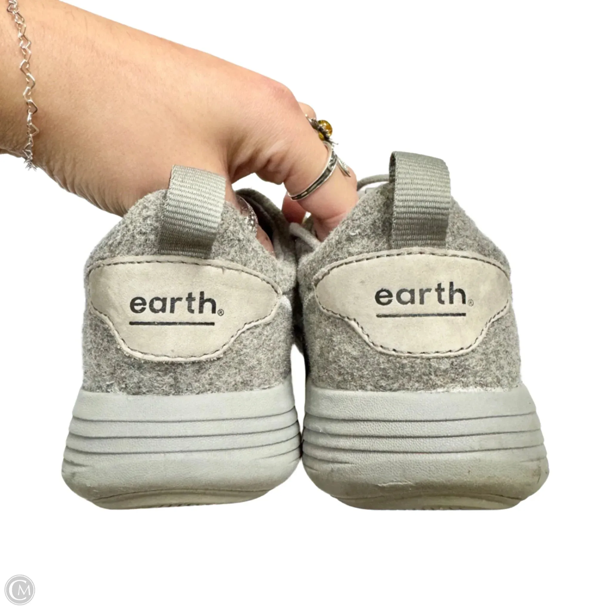 Shoes Sneakers By Earth In Grey, Size: 7