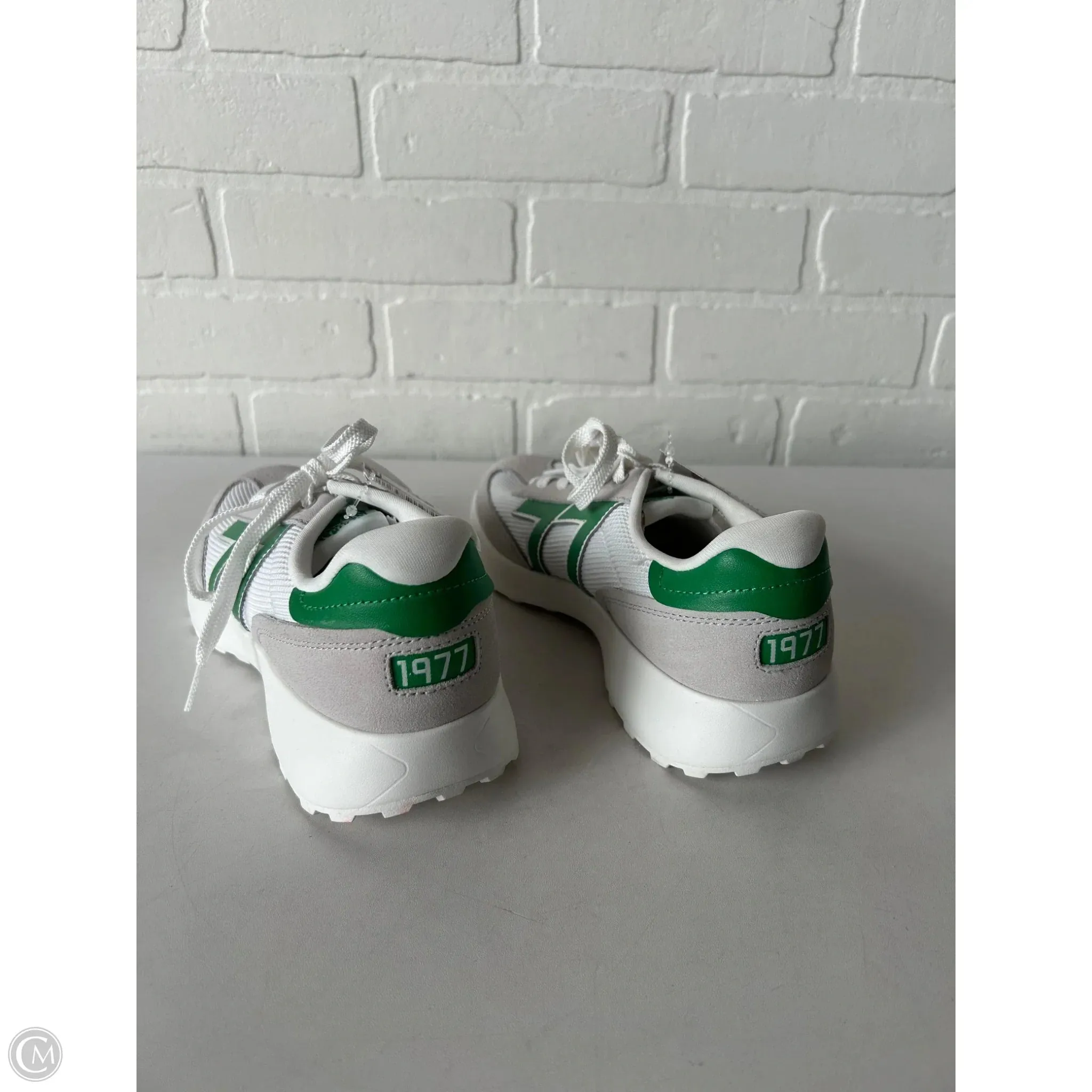 Shoes Sneakers By le tigre In Green & White, Size: 6