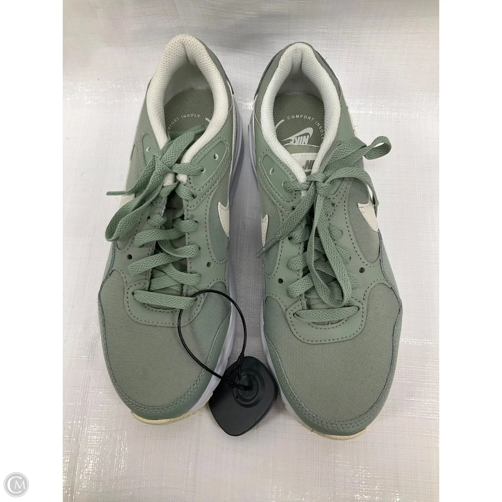 Shoes Sneakers By Nike In Green & White, Size: 7