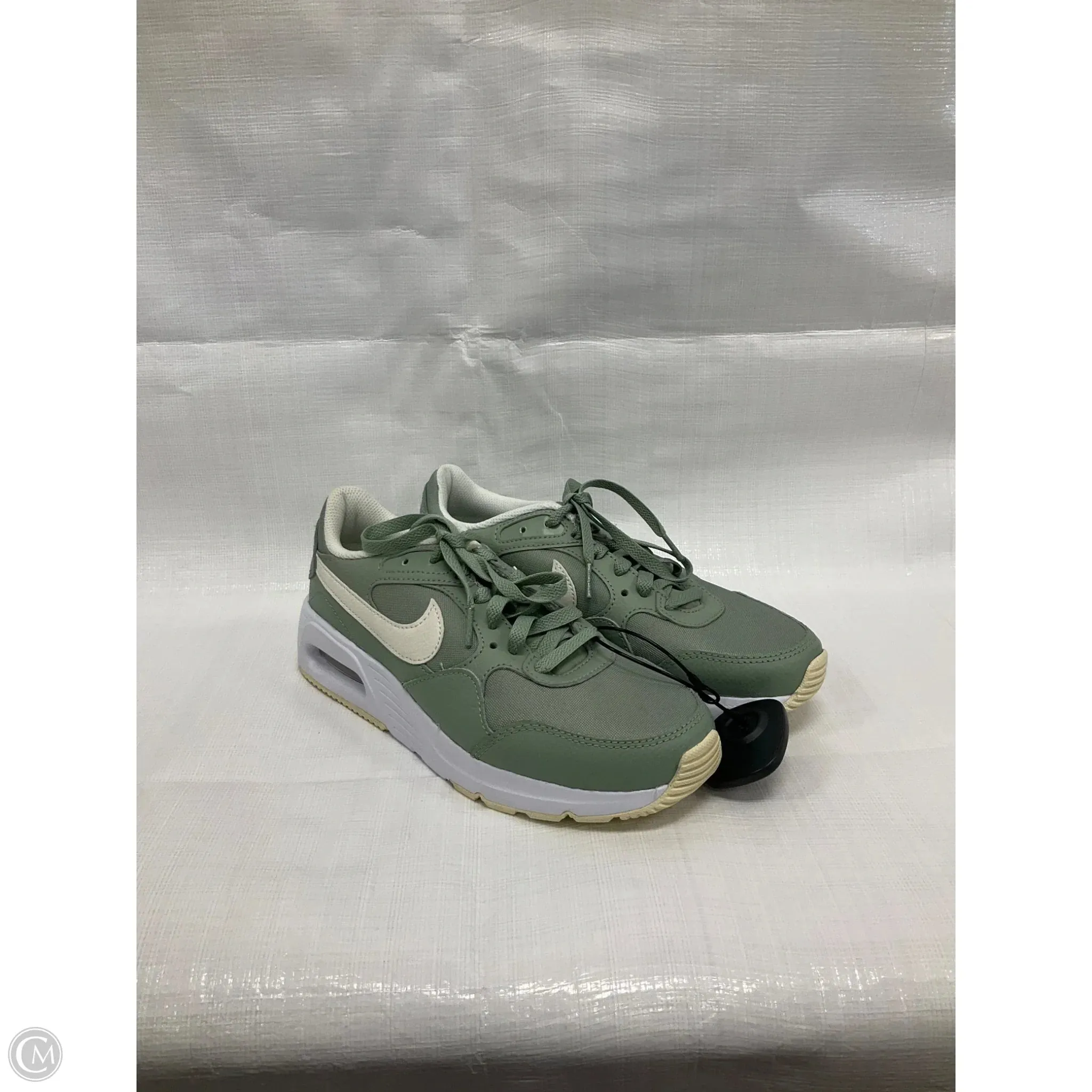 Shoes Sneakers By Nike In Green & White, Size: 7