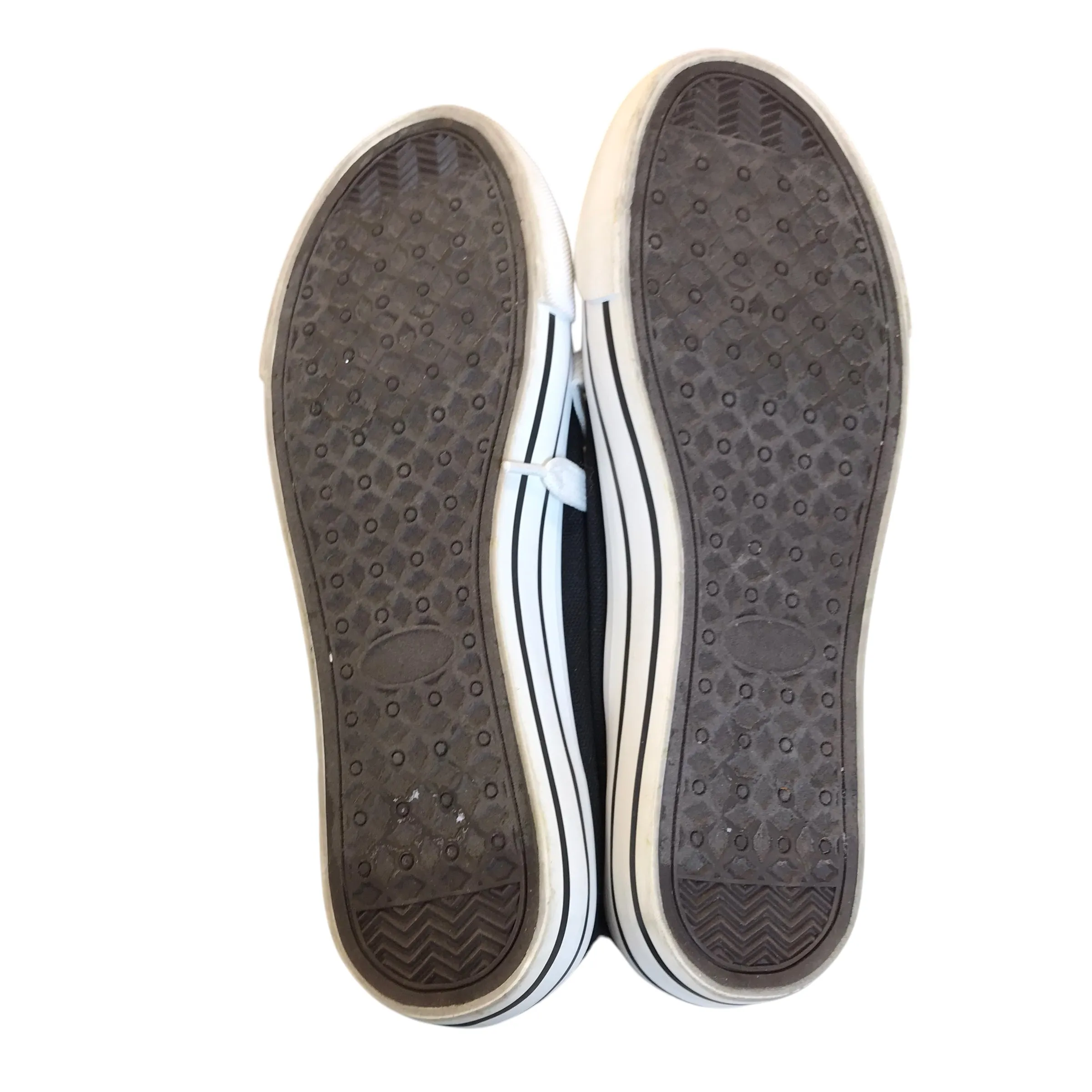 Shoes Sneakers By Olivia Miller In Black & White, Size:8