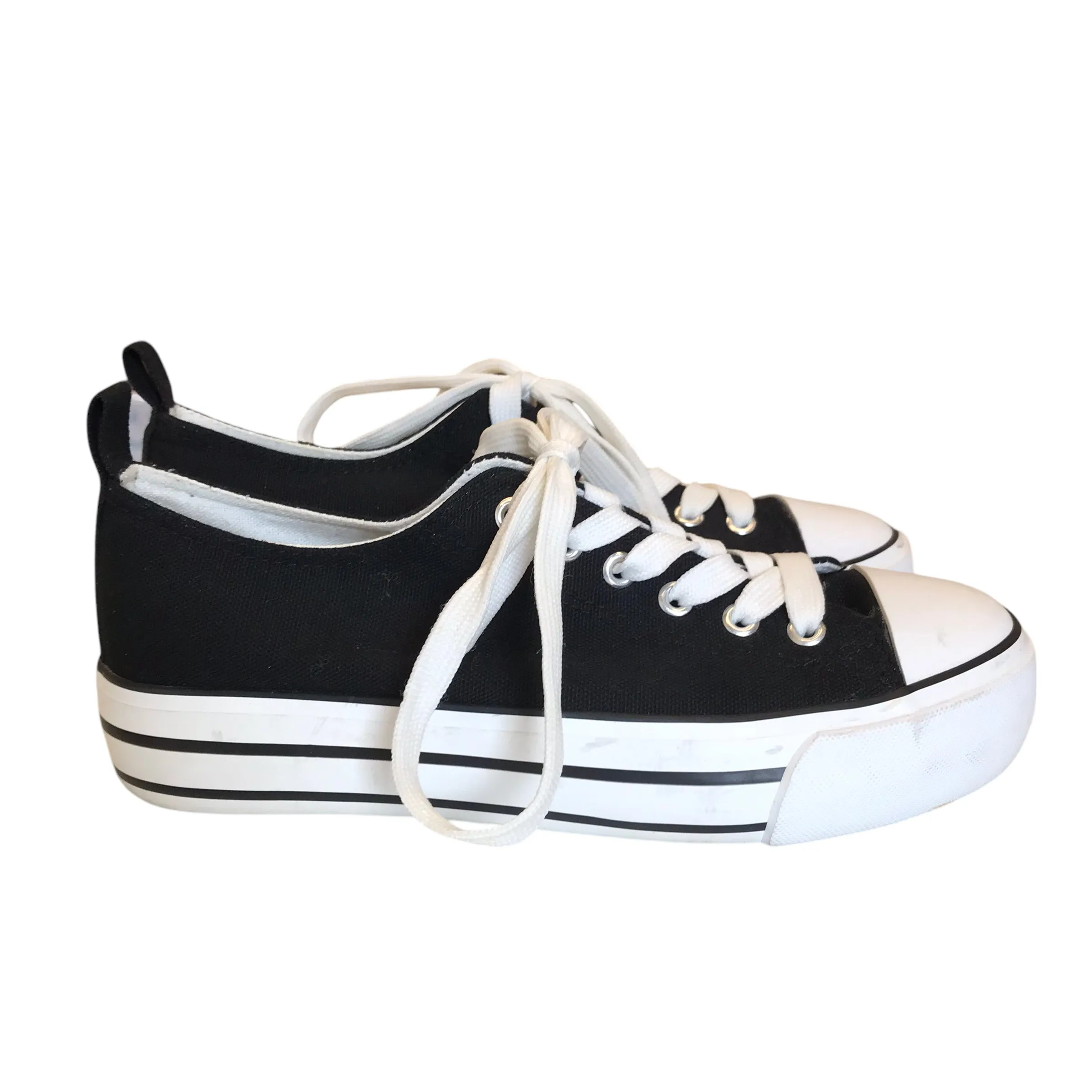 Shoes Sneakers By Olivia Miller In Black & White, Size:8