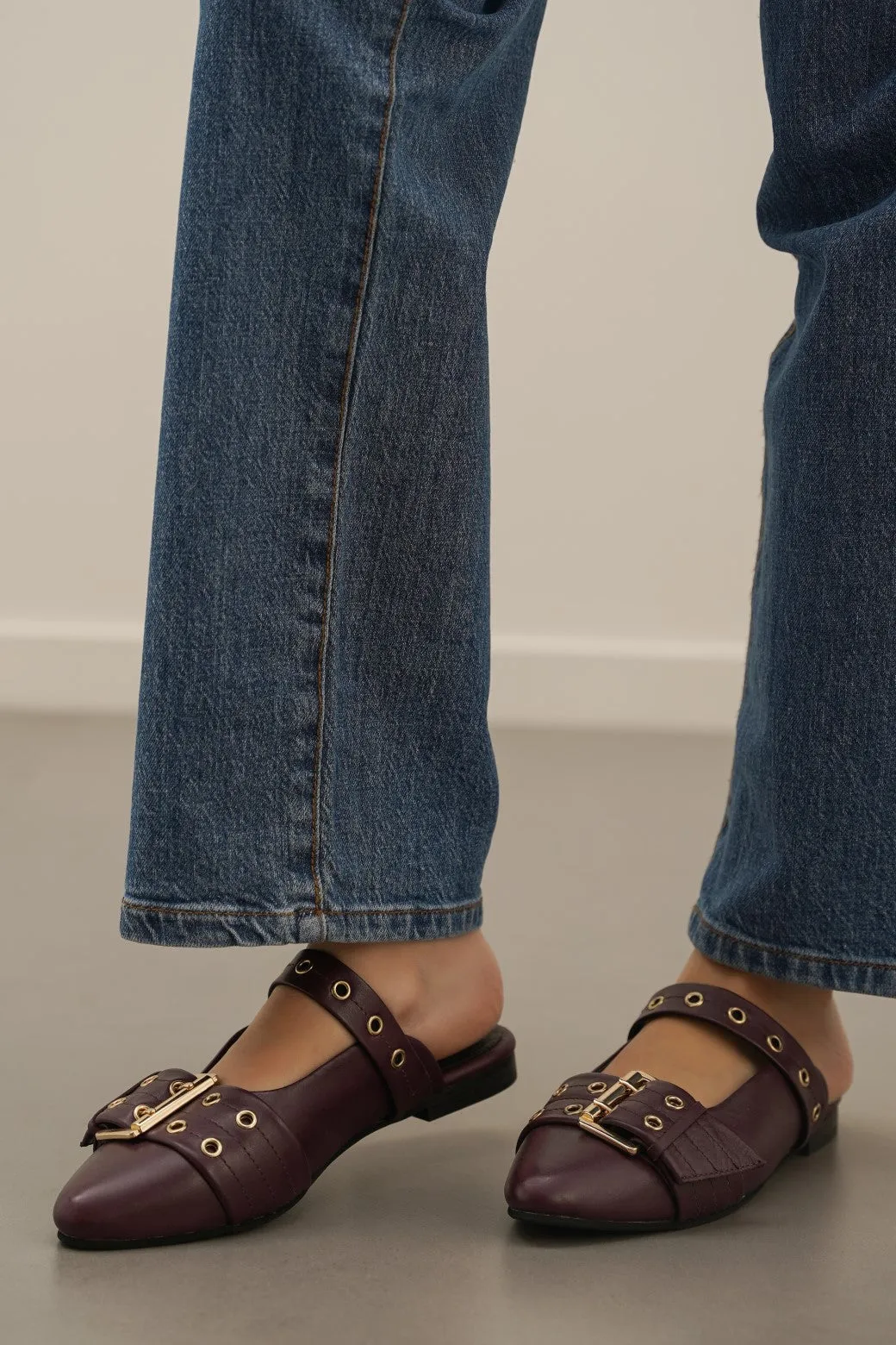 STATEMENT LEATHER MULES