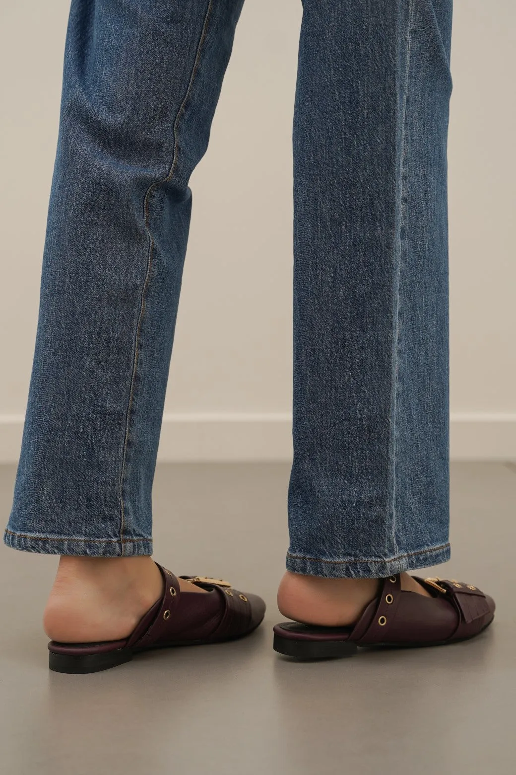 STATEMENT LEATHER MULES