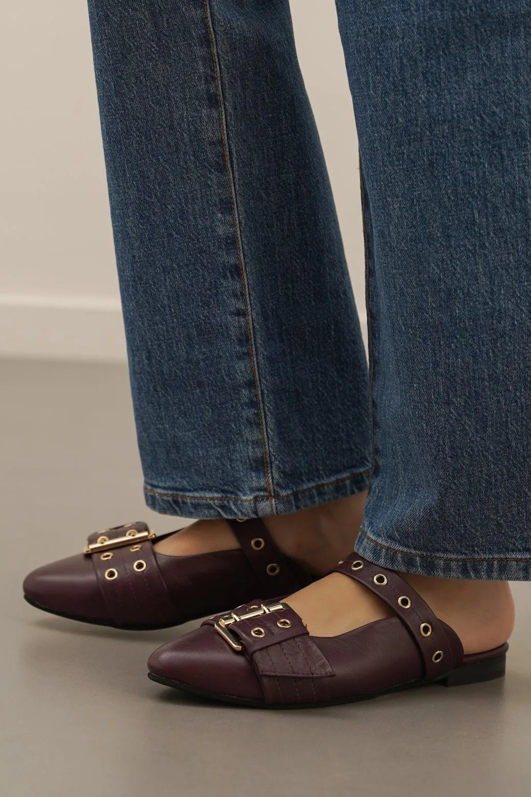 STATEMENT LEATHER MULES